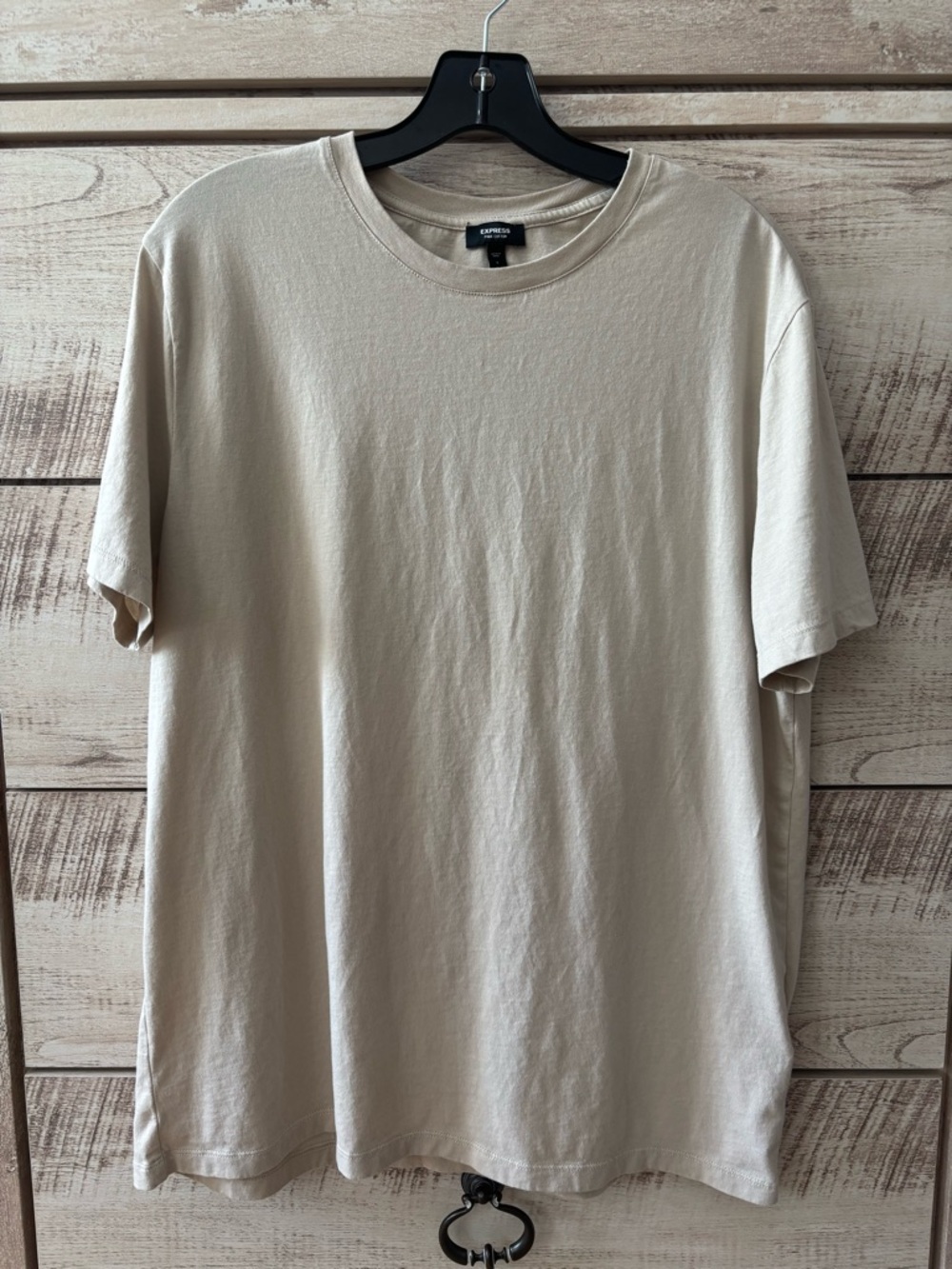NWOT - Express
Men’s super soft Pima cotton tee